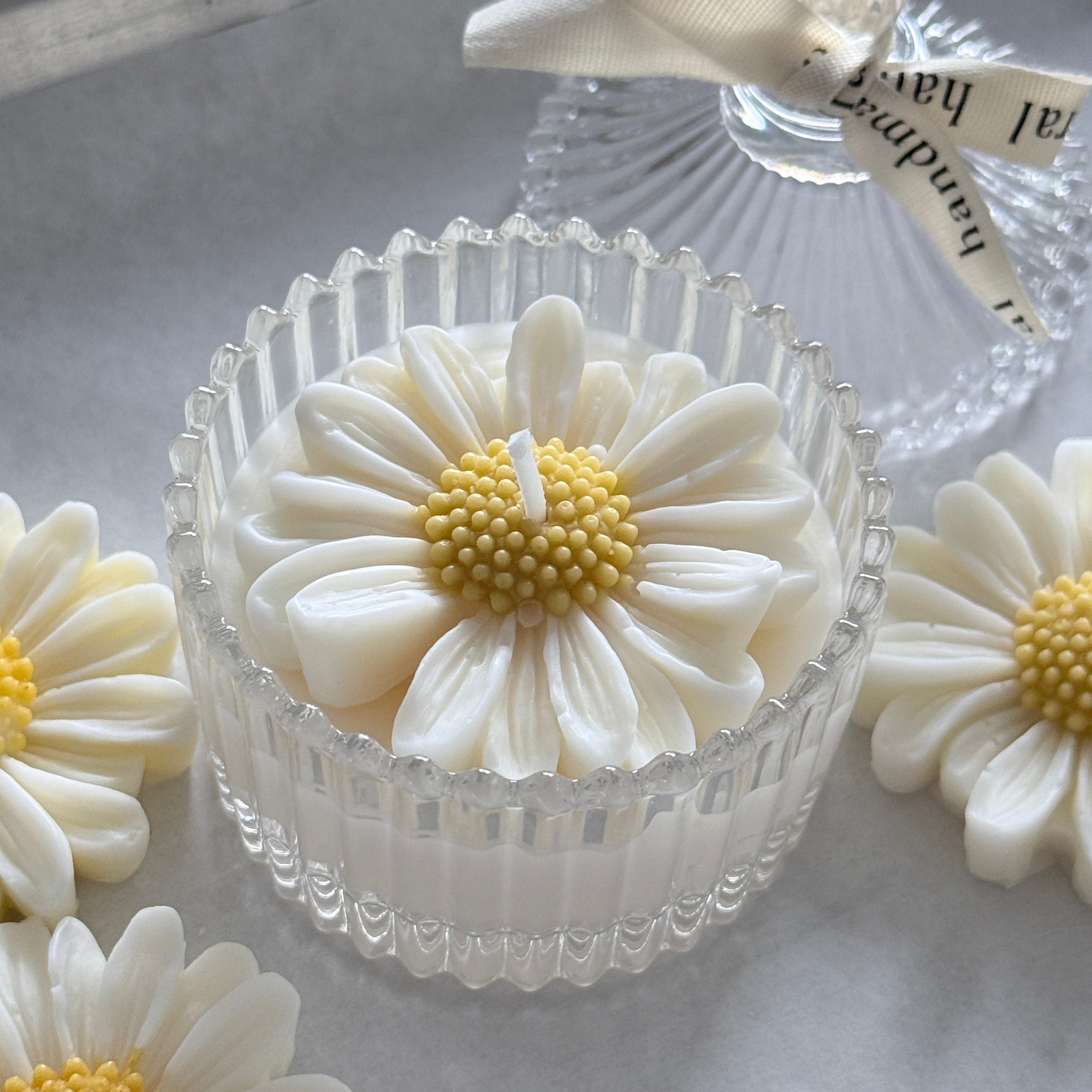 Daisy candle